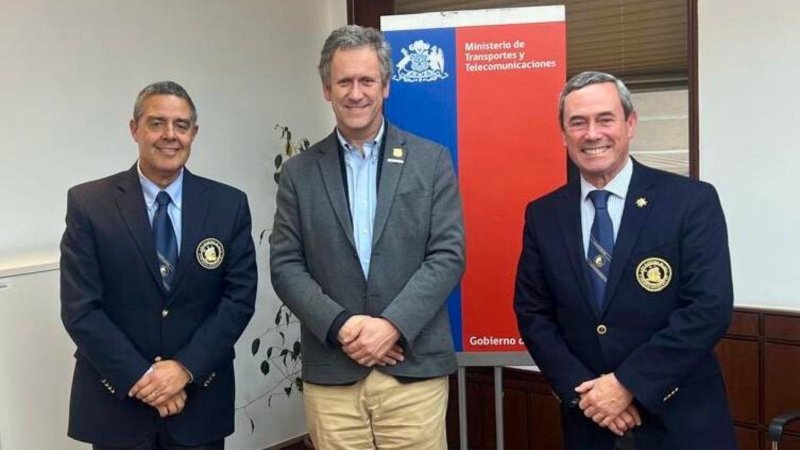 Presidente de Liga Marítima de Chile se reúne con Ministro de Transporte por Puerto de Aguas Abrigadas en Punta Arenas