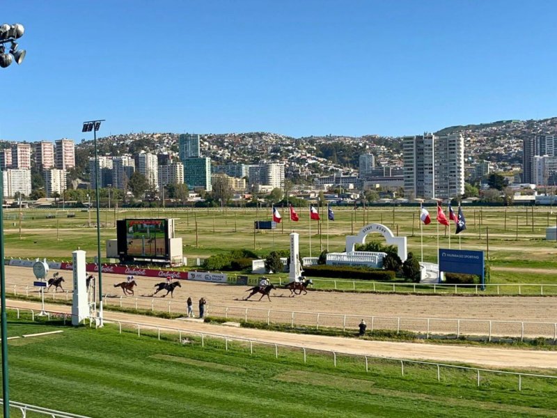 Rubato, de Stud San Vicente, gana el Clásico Hípico N° 40 de Liga Marítima de Chile