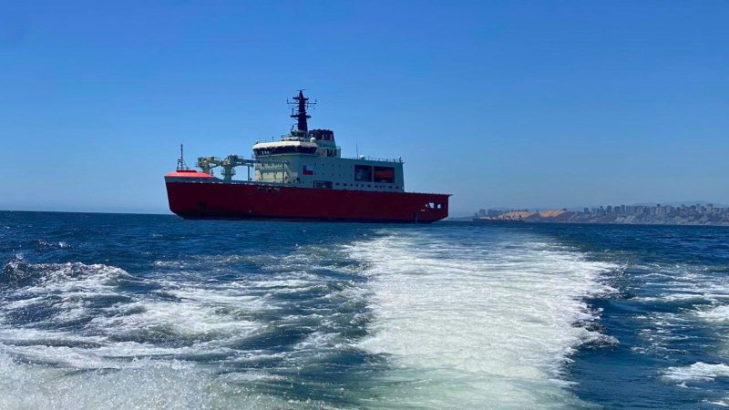 Presidente y Directorio de Liga Marítima de Chile recorrieron instalaciones del Buque Rompehielos AGB-46 Almirante Viel